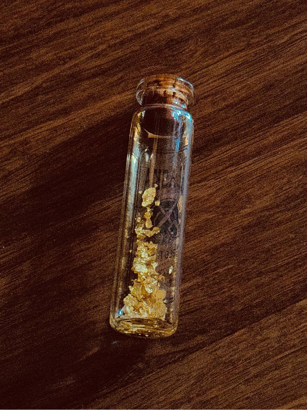 VTG Alaska Gold Rush 24 Carat Pure Gold Flake Glass Vial Souvenir Travel Bottle - Picture 2 of 9